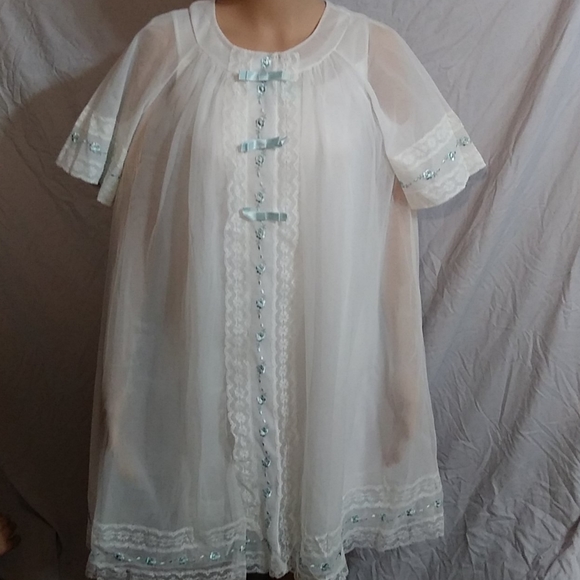 Vintage Other - VintageWhite W/Blue Rose Lingerie Peignoir Set (S)